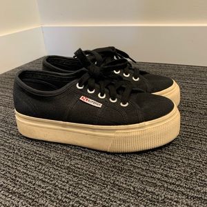 Black platform supergas